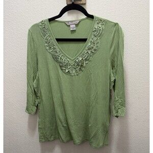 TanJay Green Embroidered V Neck Top Boho Casual 3/4 Sleeve M grandmacore NWOT